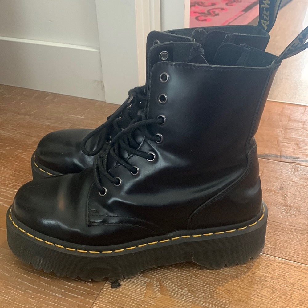 Doc Martens/ Dr. Martens womens size 9 great condition